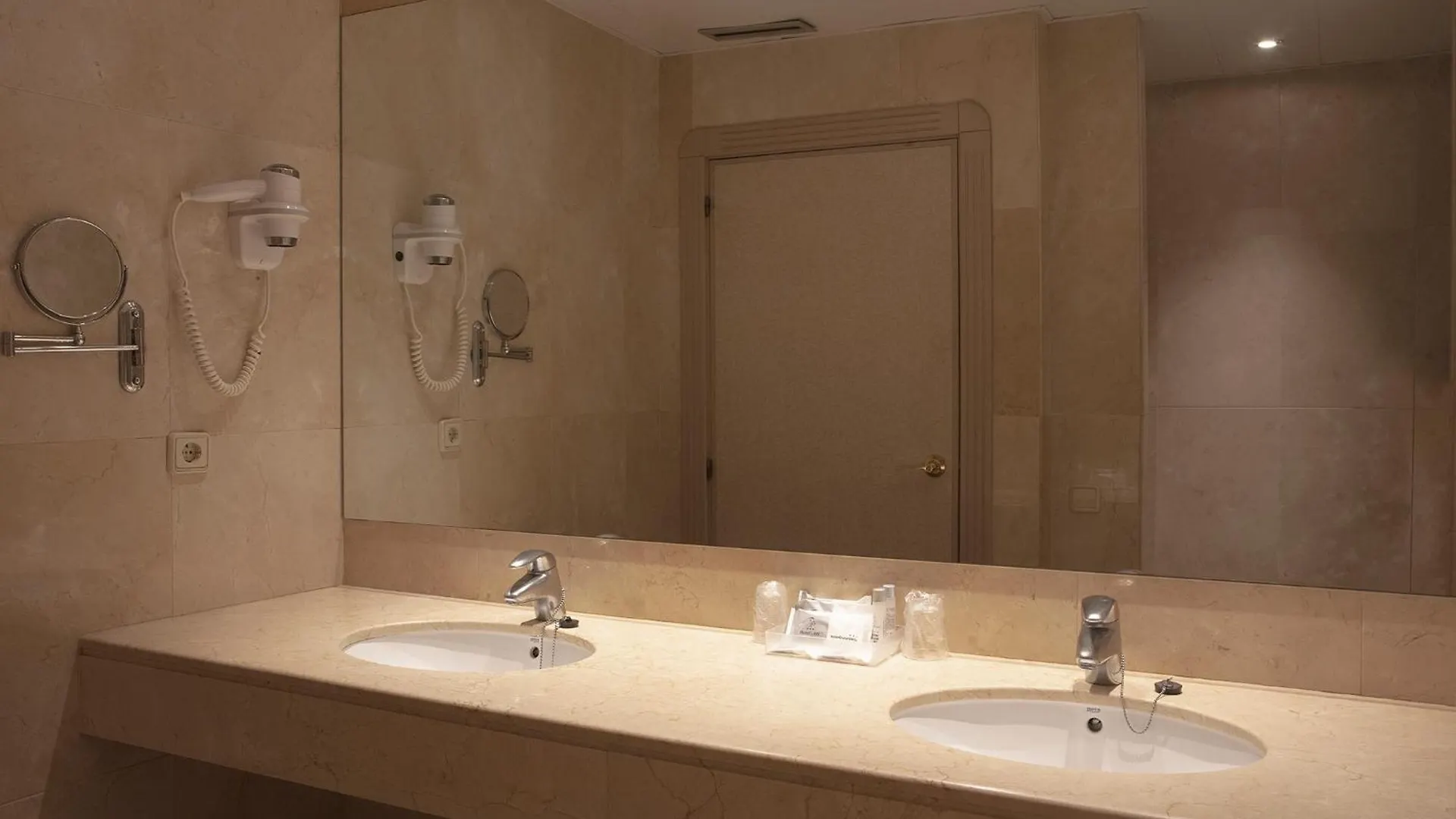 ***  Hotel Lleo Barcelona Spain